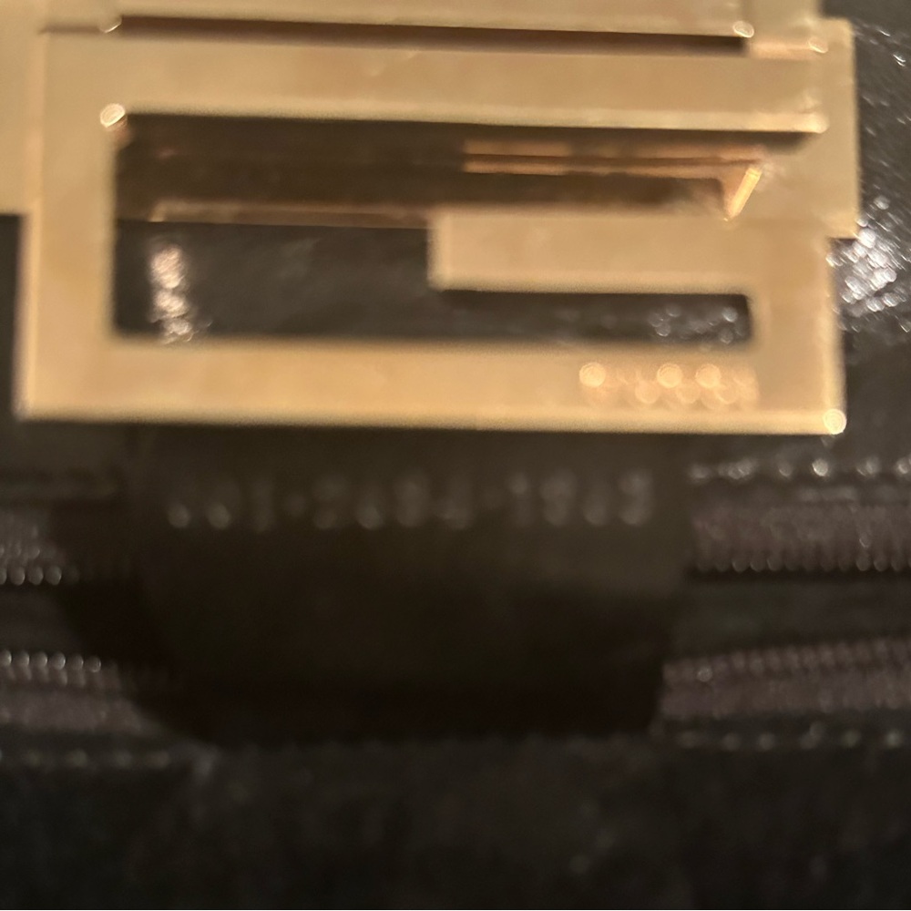 Vintage Gucci Black Leather Bag with Gold Accent - Picture 7 of 7